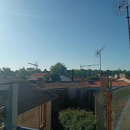 Appartement Plein De Charme Avec Terrasse Ensoleillee *