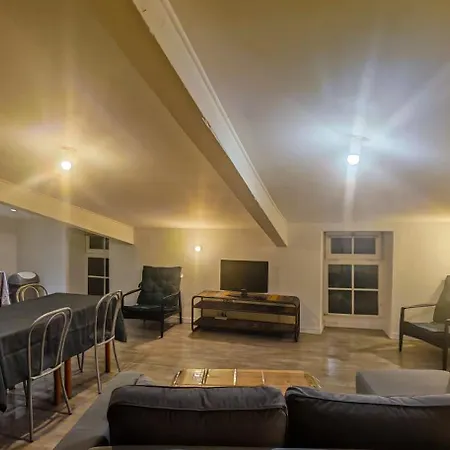 Appartement Plein De Charme Avec Terrasse Ensoleillee *