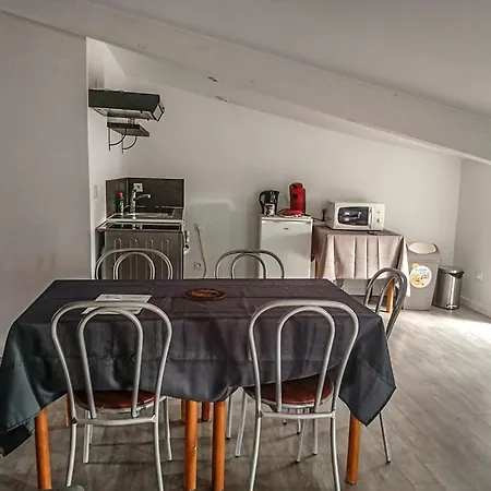 Plein De Charme Avec Terrasse Ensoleillee Appartement